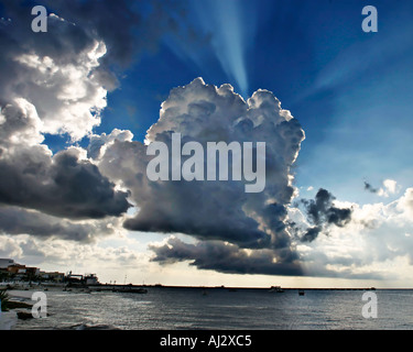 Wolken über der Cozumel Stockfoto