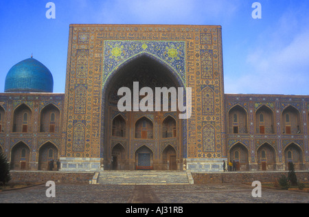 Die Tilla Kari Madrassa am Registan Square in Samarkand wurde um 1660 u.Z. fertiggestellt. Stockfoto