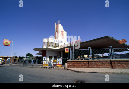 Im italienischen Stil gestaltete Art Deco-Tankstelle. Asmara, Eritrea Stockfoto