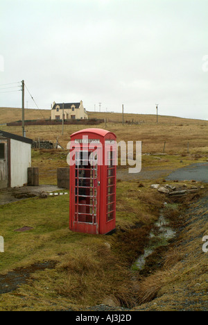 Traditionelle rote Telefonzelle, auf den Shetlandinseln, nördlichen Schottland 2005 Stockfoto