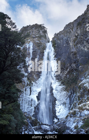 Devils Punchbowl Falls eingefroren im Winter Arthur s Pass Canterbury Neuseeland Südinsel Stockfoto