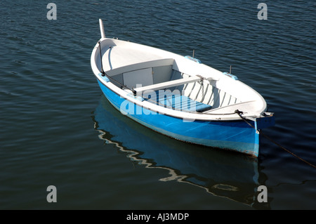 Angelboot/Fischerboot im Hafen von Salerno, Italien Stockfoto