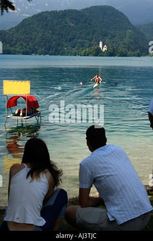 Die schöne Umgebung des Lake Bled, Slowenien, ist ein Ort für internationale Ruder-Wettbewerbe Stockfoto