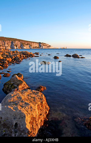 Blick über an den Nadeln von Alum Bay auf der Isle Of Wight Stockfoto