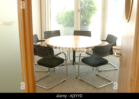 Tagungsraum im modernen Büro Stockfoto