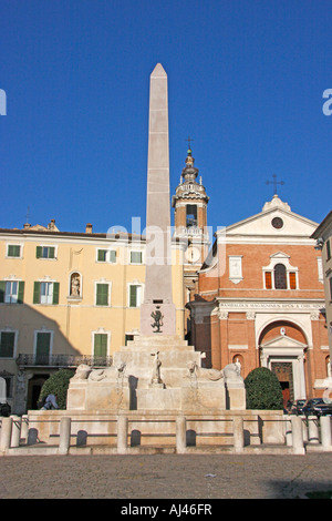 Großer Steinbrunnen mit Löwen in der Piazza Fredrico 11. Jesi Le Marche Italien Stockfoto