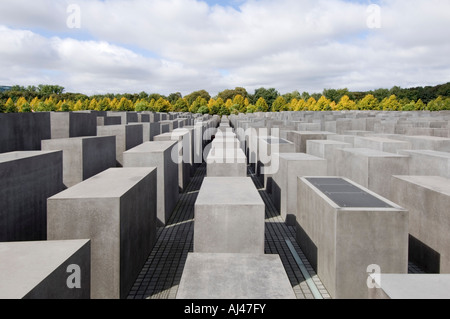 Ein Weitwinkel-Blick auf das Holocaust-Mahnmal in Berlin. Stockfoto