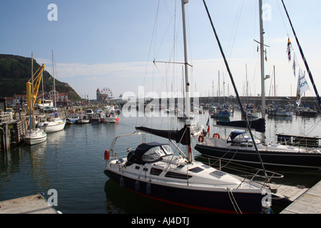 Gesamtansicht der Scarborough Hafen abgebildet in Nord Yotrkshire in England, UK Stockfoto