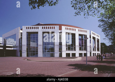 Das Muziektheater Gebäude auch bekannt als der Stopera in Amsterdam, die Niederlande es dient auch als ein Opernhaus und Rathaus Stockfoto