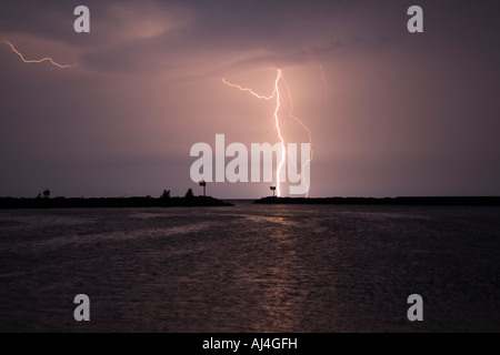 Aufhellung der markanten Wasser in der Nähe von Hafen in New Buffalo Michigan Stockfoto