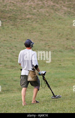 Mann mit Metall-Detektor Cherokee Park Louisville Kentucky Stockfoto