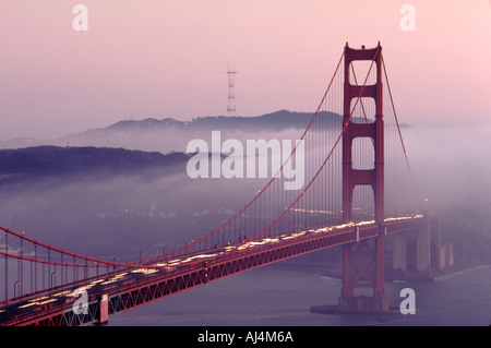 Elk253-6555 San Francisco, CA, Golden Gate Bridge im Nebel Stockfoto