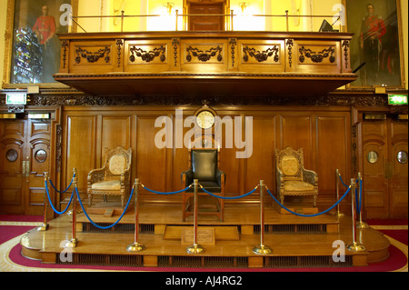 King George und queen Mary Stühle in der ersten Nordirland Parlament Belfast City Hall erbaut im Jahre 1906 Stockfoto