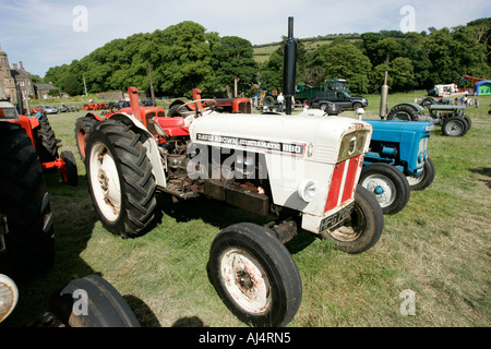 Tag der offenen Tür David Brown Selectamatic 880 klassische Traktor bei Oldtimer-Traktor-Rallye in Glenarm castle Stockfoto