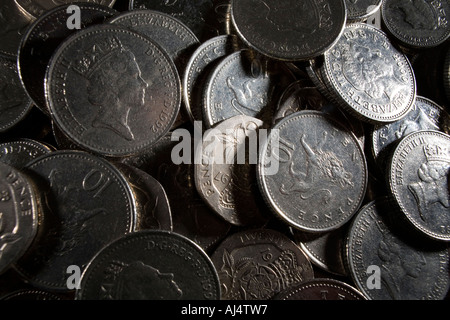 Silbermünzen in der Great British Pound Währung Stockfoto