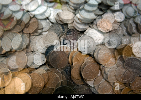 Silbermünzen in der Great British Pound Währung Stockfoto