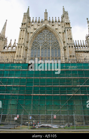 Gerüst rund um das östliche Ende von York Minster North Yorkshire Stockfoto