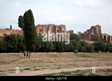 Der Boden des Circus Maximus nach oben in Richtung der Kaiserpalast auf dem Palatin Lazio Rom Italien Stockfoto