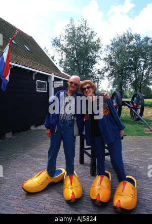 Touristischen Spaß in Holzpantinen im Holland Stockfoto