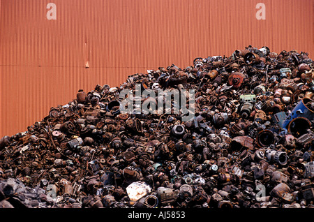Ein Haufen Metall warten recycelt werden Stockfoto
