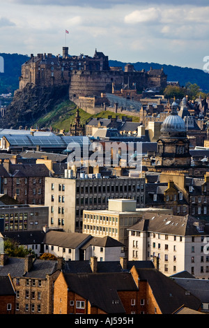 Auf der Dachterrasse Blick auf Edinburgh Blick über die Stadt in Richtung der Burg, Schottland. Stockfoto