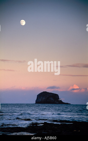 Bass Rock bei Sonnenuntergang Stockfoto