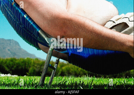 Übergewichtiger Mann Sonnenbaden Stockfoto