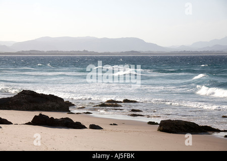 Wellen und Felsen auf kleinen Wategos Beach Cape Byron der östlichste Punkt in Australien in der Nähe von Byron Bay New South Wales NSW Austr Stockfoto