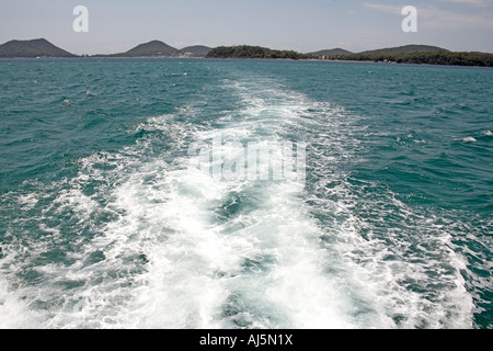 Wake-on-Wasser hinter Cruiser Boot in Port Stephens New South Wales NSW Australia Stockfoto