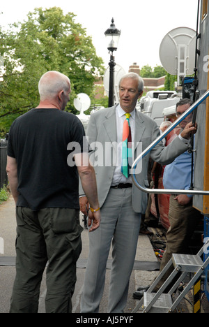 Kanal 4 Moderator Jon Snow am ersten Jahrestag des 7. Juli Bombardierungen am Denkmal im Regents Park London 2006 Stockfoto