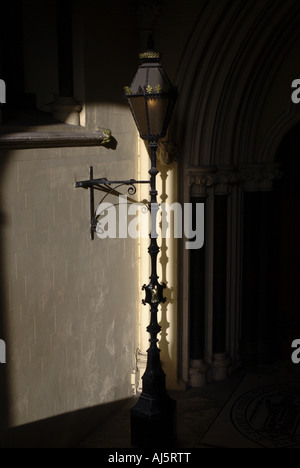 Gaslampe am Eingang zum St. Patricks Kathedrale, Dublin, Irland Stockfoto
