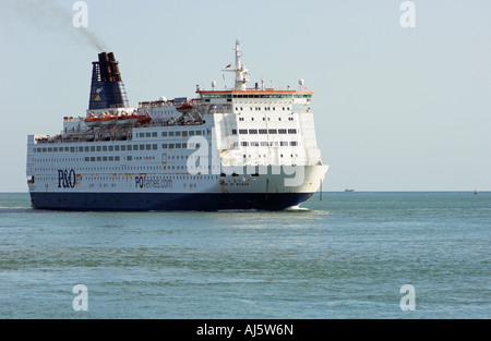 P O Fähre stolz von Bilbao im Solent Portsmouth (Hampshire) Stockfoto