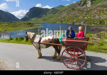 Touristen in Jaunting Car 'Gap of Dunloe' County Kerry Irland Stockfoto