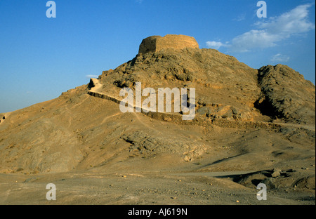 Einer der Yazd die Türme des Schweigens, am Rande der Altstadt im Zentraliran Stockfoto