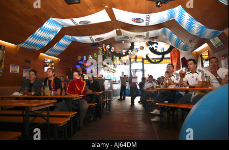 Deutschland Vs Ecuador, 2006 WM-Finale, das Oktoberfest 678-680 Fulham Road London Stockfoto