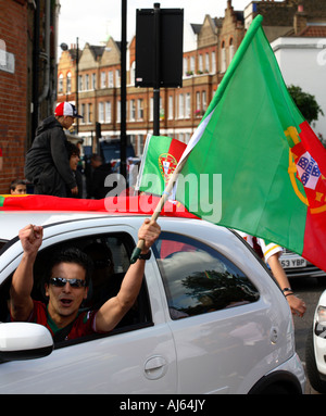 Portugal Vs Mexiko 2006 World Cup Finals, Estrela Restaurant, South Lambeth Road, Stockwell, London Stockfoto