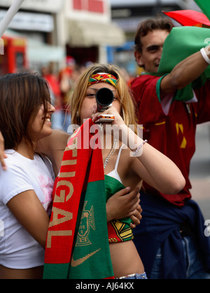 Portugal Vs Mexiko 2006 World Cup Finals, Estrela Restaurant, South Lambeth Road, Stockwell, London Stockfoto