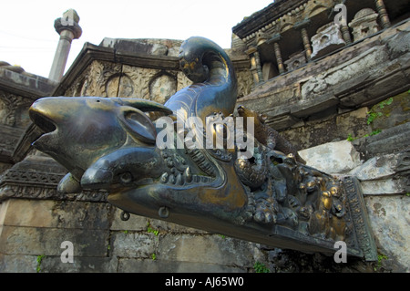 PATAN goldene gold Bronze Figur Skulptur in Bakhtapur NEPAL Asien König Könige Palast Sonnenuntergang Sonnenuntergang Stockfoto