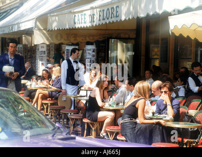 Café Flore auf Saint-Germain in Paris Stockfoto