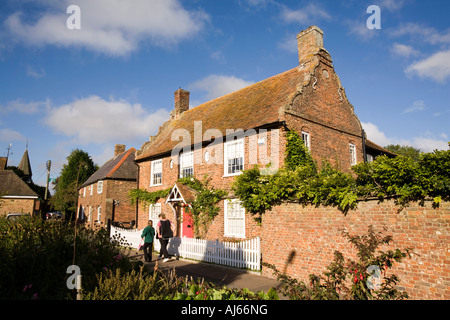 UK-Kent Worth Dorf in der Nähe von Sandwich 17. Jahrhundert Wert Bauernhaus mit holländischen Stil Giebel Stockfoto