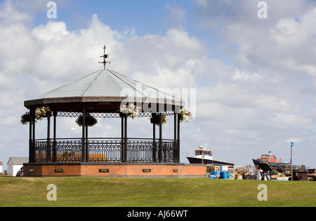 Königreich Kent Deal The Strand Royal Marines Memorial Musikpavillon an der promenade Stockfoto