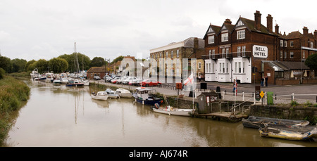 UK-Kent-Sandwich Boote vertäut am Kai Panorama Stockfoto