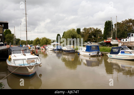 UK-Kent-Sandwich Boote vertäut am Kai Stockfoto