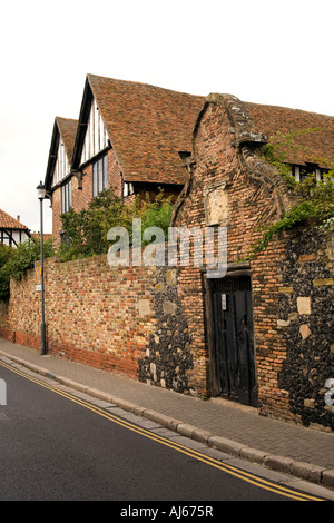 UK Kent Sandwich Strand Street Kings Unterkunft und Eingang zur alten Stadt-Gefängnis Stockfoto