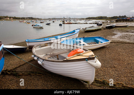 West Sussex Männlichkeit Halbinsel Itchenor Boote in Chichester Hafen bei Ebbe Stockfoto