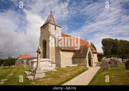 West Sussex Männlichkeit Halbinsel Itchenor Dorf St Nicolas Pfarrkirche Stockfoto