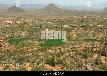 Golfplatz Estancia, Blick vom Pinnacle Peak zum Norden, Scottsdale, North Scottsdale, Arizona, USA Stockfoto