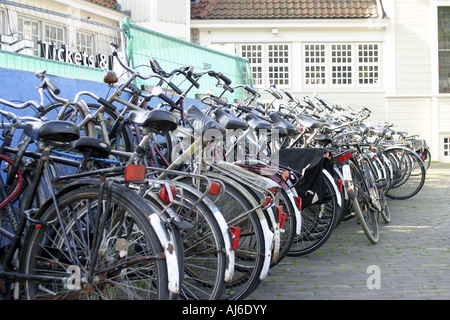 Fahrräder Fahrräder stehen, Niederlande, Amsterdam Stockfoto