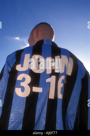 OBLIGATORISCHE CREDIT MICHAEL CRAIG Christian Fußball team Johannes 3 16 http Www Michael Craig com Stockfoto