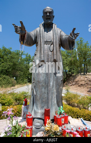 Padre Pio Schrein und Statue Assisi Umbrien Italien Stockfoto